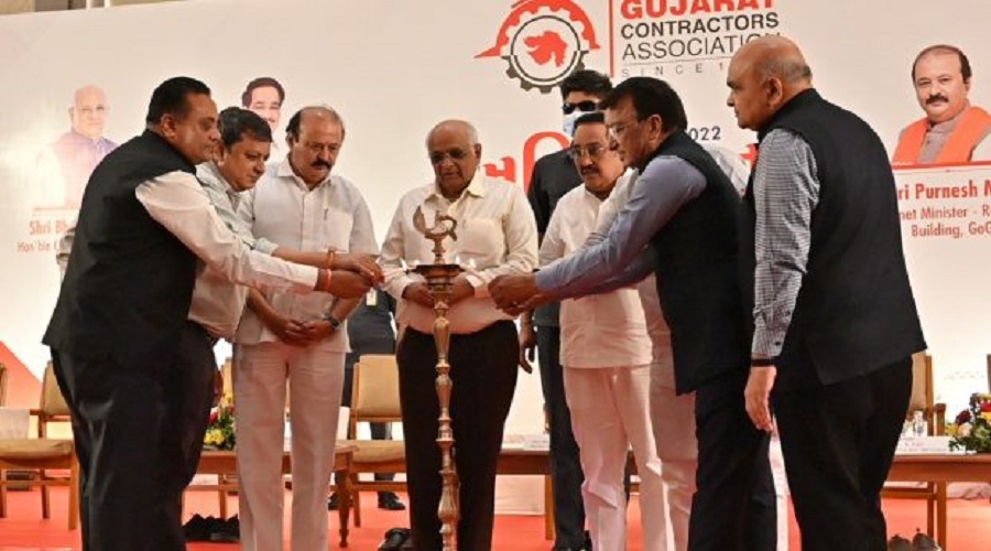 Gujarat Contractors felicitating CM BHupendra Patel